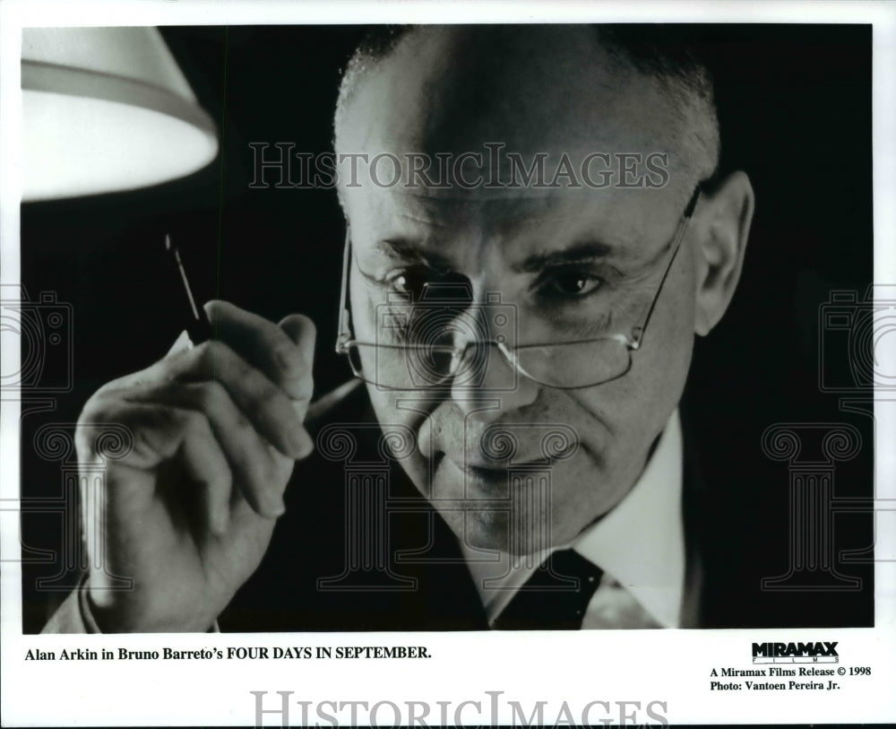 1998 Press Photo Alan Arkin in Bruno Barreto&#39;s Four Days In September - Historic Images