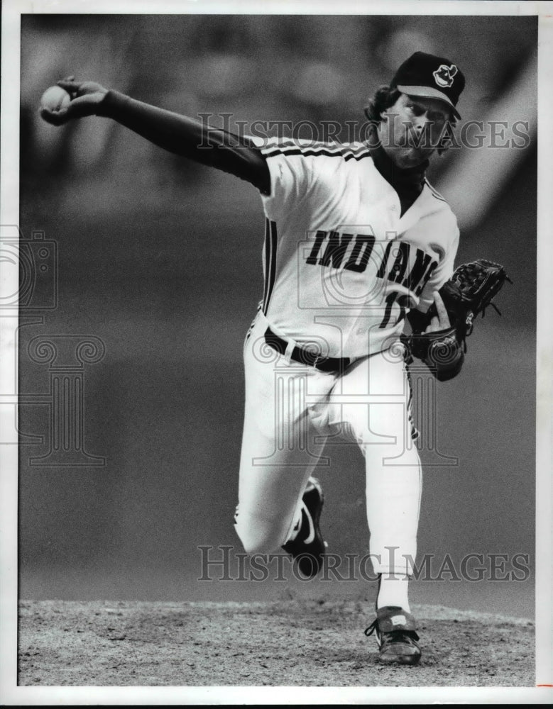 1989 Press Photo Doug Jones pitches final for an Indians opening day win - Historic Images