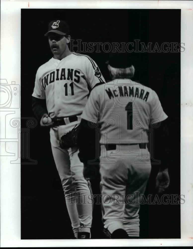 1990 Press Photo Doug Jones relieved as Indians manager McNamara approaches - Historic Images