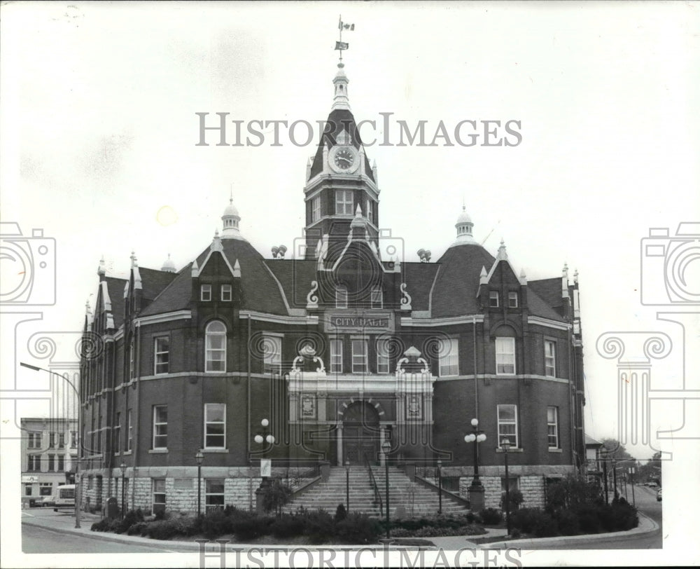 1987 Press Photo Stratford, Ontario, Canada - cvb60187 - Historic Images