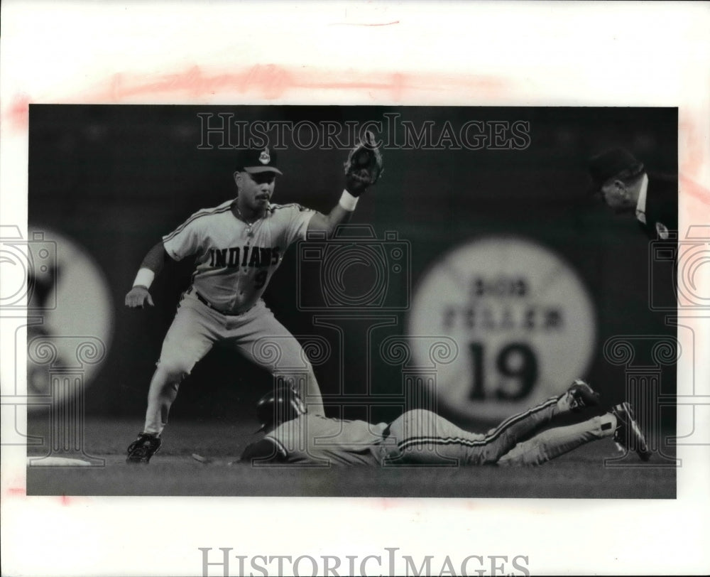1991 Press Photo Indians vs Toronto Roberto Alomar steals 2nd base - cvb60226 - Historic Images