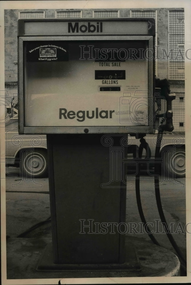 1975, Gasoline Pump - cvb60542 - Historic Images