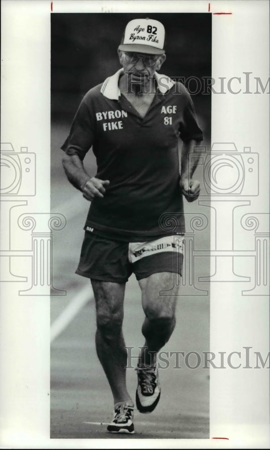 1990 Press Photo Byron Fike, 81m of Tallmadge competing at the Cleveland Classic- Historic Images