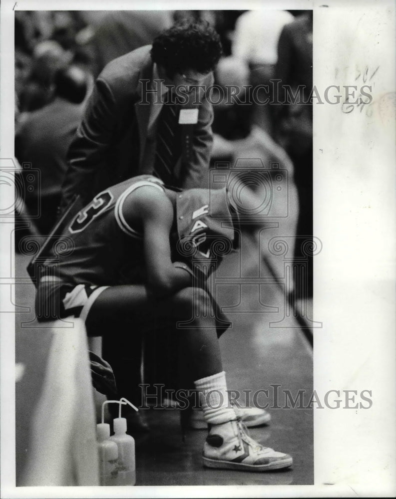 1983 Press Photo A unidentified Akron Central Hower coach comforts R. Turner - Historic Images