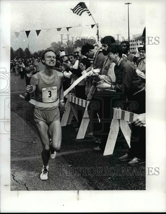 1982 Press Photo Bill Long finished Frist in Six Cities Marathon - cvb60800 - Historic Images