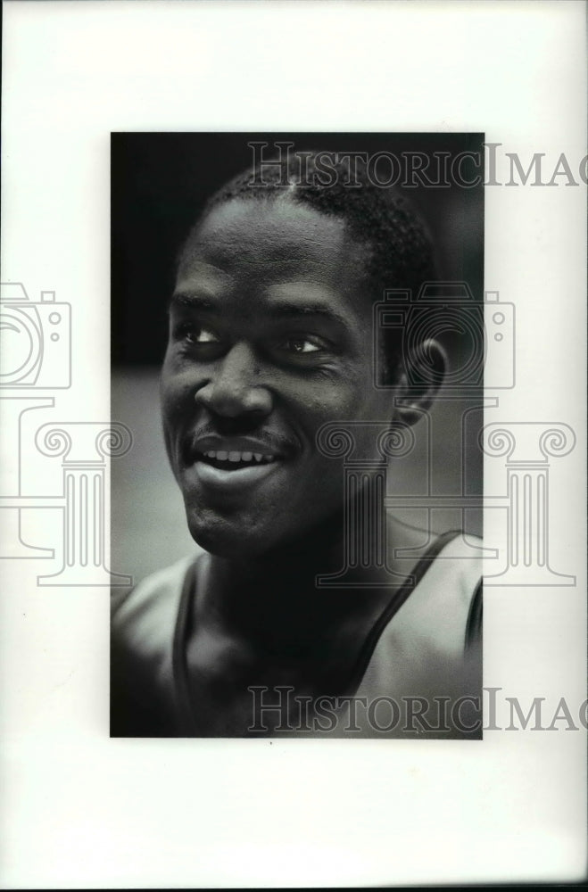 1990 Press Photo: Arthur Blake surprised Renaldo Nehemiah - hurdles - cvb60861 - Historic Images