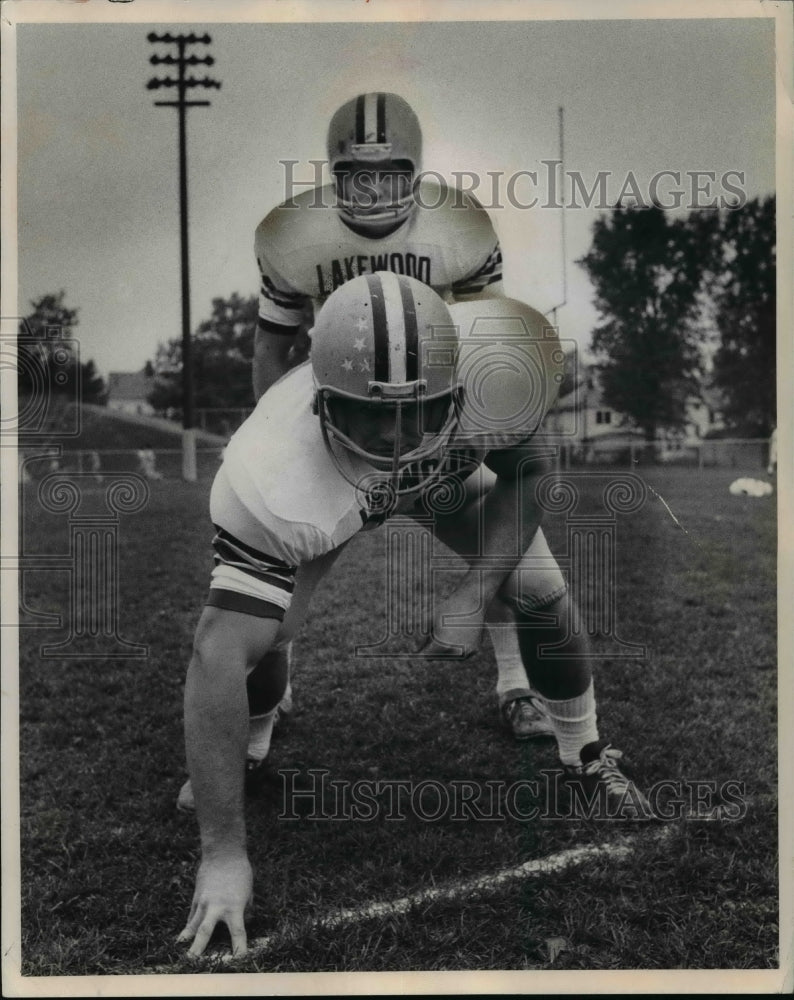 1970 Press Photo Lakewood football players-Pete Cusick and Doug Belko - Historic Images