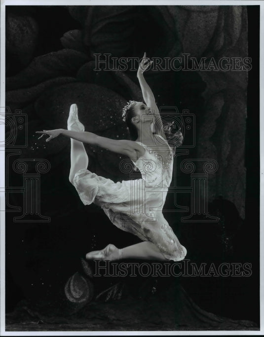 Press Photo Patricia Barker as Titania in a play "A Midsummer Night's Dream." - Historic Images