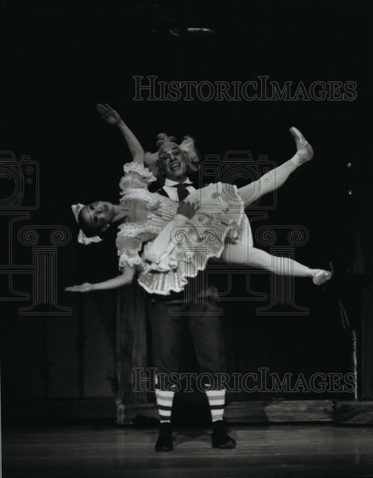 1992 Press Photo Dennis Nahat and Maniya Barredo in Atlanta Ballet. - cvb61202 - Historic Images