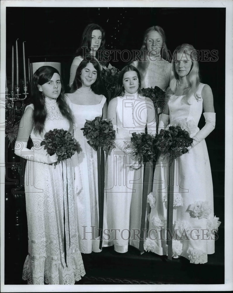 1972 Press Photo Debutantes 1972 at Assembly Ball. - cvb61295 - Historic Images