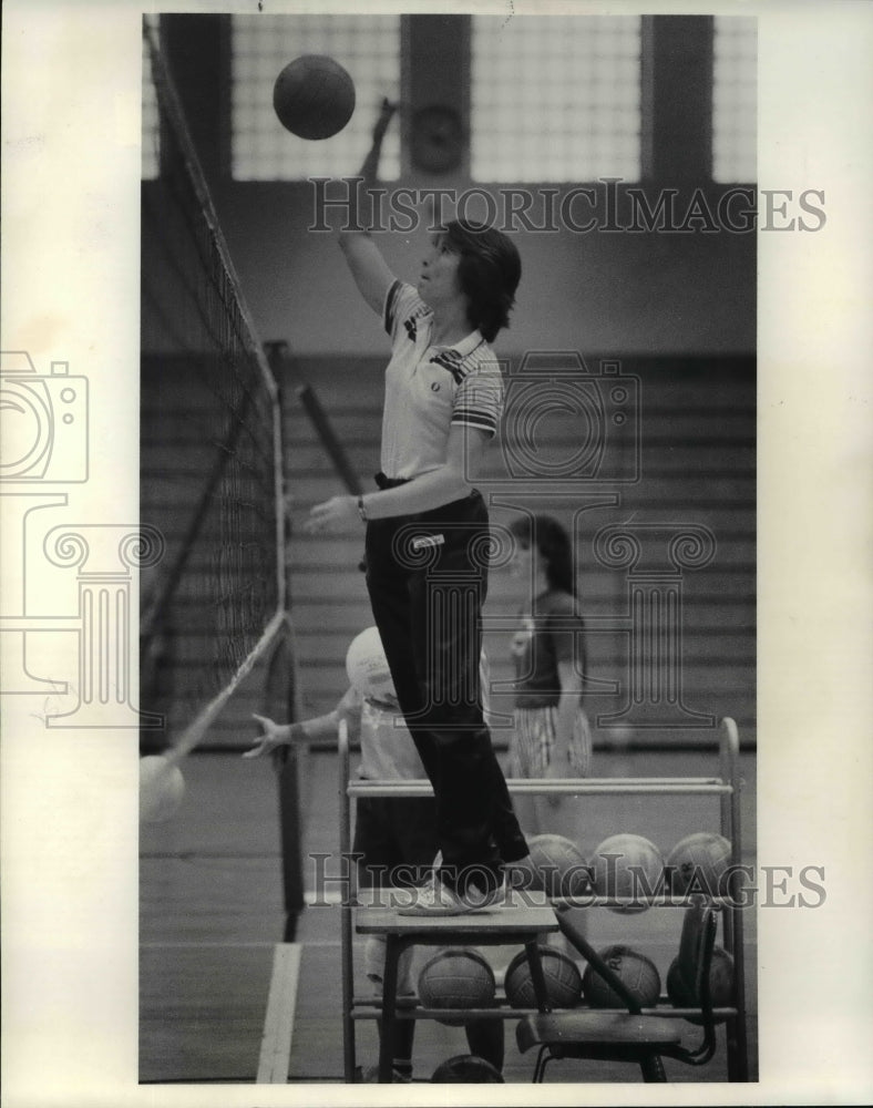 1984 Press Photo R. River volleyball coach, Gweynn Hampel - cvb61352 - Historic Images