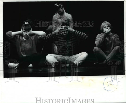 1991 Press Photo A scene from the Play House Lab play about AIDS - cvb61502 - Historic Images