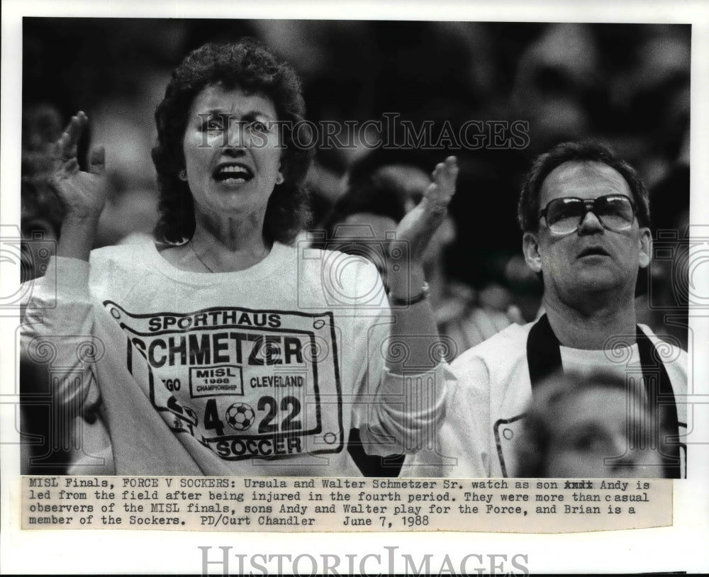 1988 Press Photo MISL Finals Force V Sockers: Ursula and Walter Schmetzer Sr. - Historic Images