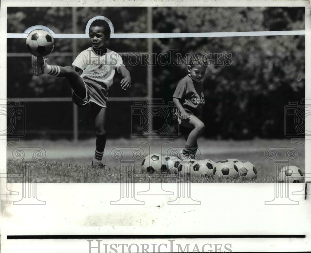Press Photo Soccer - cvb61703 - Historic Images