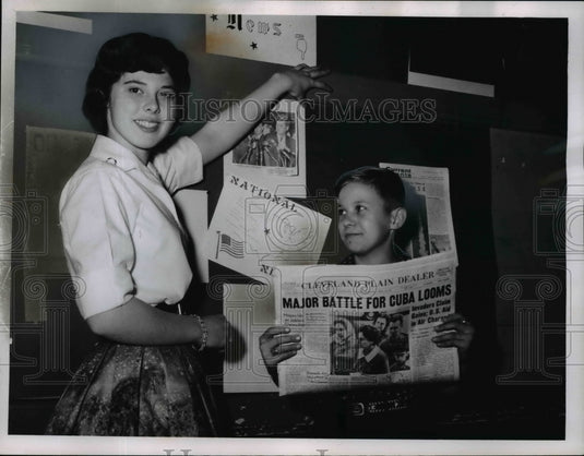 1961 Press Photo Bonnie Snow and Ronnie Fisher-Gifted Children Project board- Historic Images