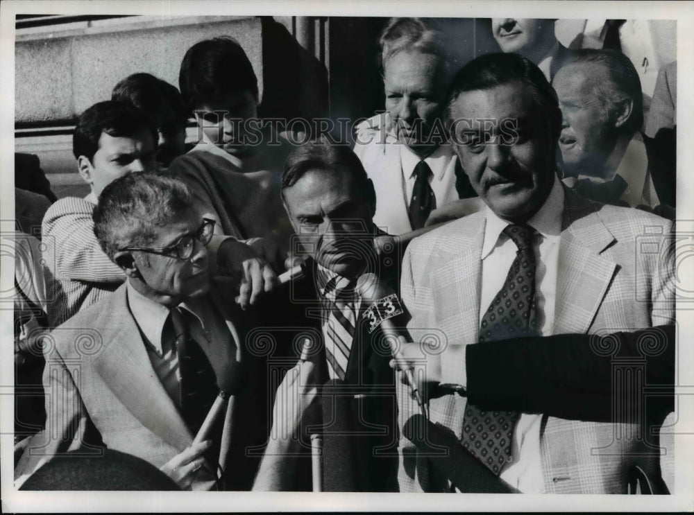 1975 Press Photo Kent State University Civil trial, Defense attorney Del Corso - Historic Images