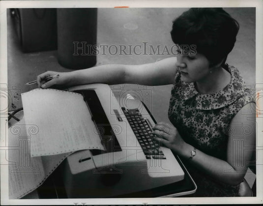 1968 Press Photo Eileen Billie-Plain dealer reporter - cvb61982 - Historic Images