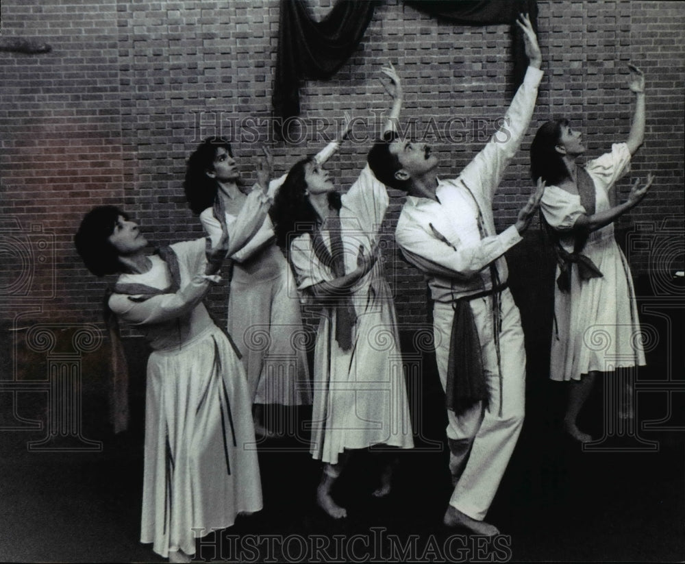 1939 Press Photo Leaven Dance Company - cvb62121 - Historic Images