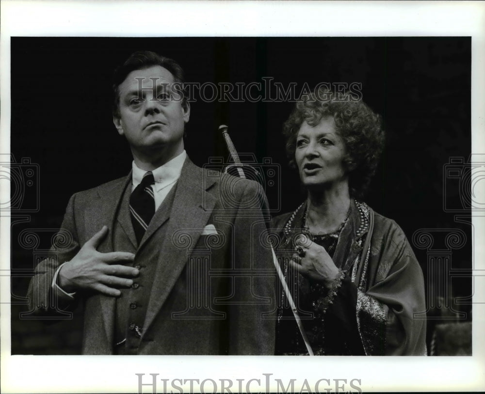 1995 Press Photo Samuel Maupin &amp; Jennifer Sternberg in Lettice and Lovage Scene - Historic Images