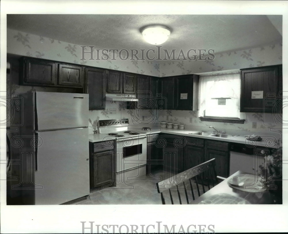 1987 Press Photo Dean Homes' Lincoln Model kitchen-N.Royalton - cvb62431 - Historic Images