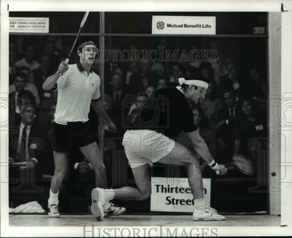 1988 Press Photo Ned Edwards against Mark Talbot in the finals of Cleveland open - Historic Images