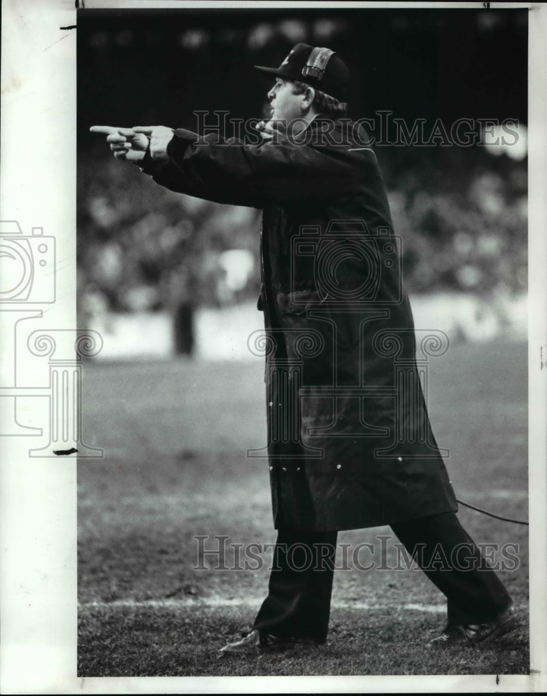 1988 Press Photo Jerry Glanville, coach of the Houston Oilers - cvb62726 - Historic Images