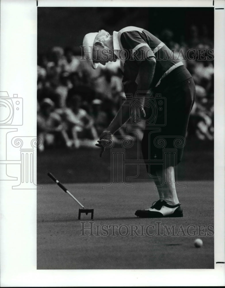 1989 Press Photo Just missing a birdie on the 18th and a tie for 1st, Jim Feree - Historic Images