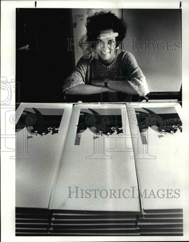 1986 Press Photo Susan Fiori in her gallery. - cvb62887 - Historic Images