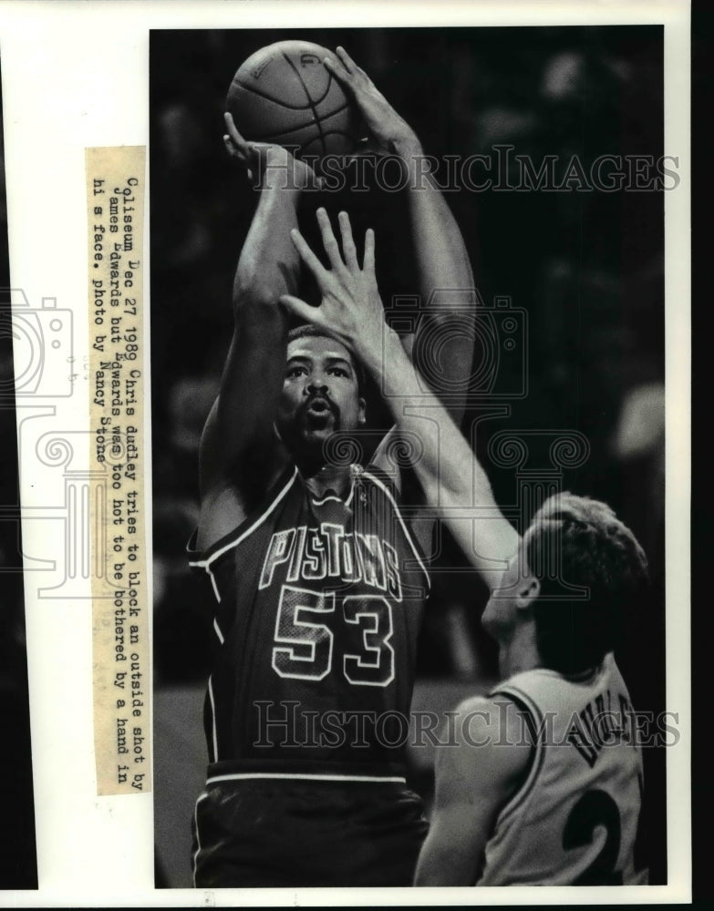 1989 Press Photo Chris Dudley Tries to Block Shot by James Edwards - cvb62914- Historic Images
