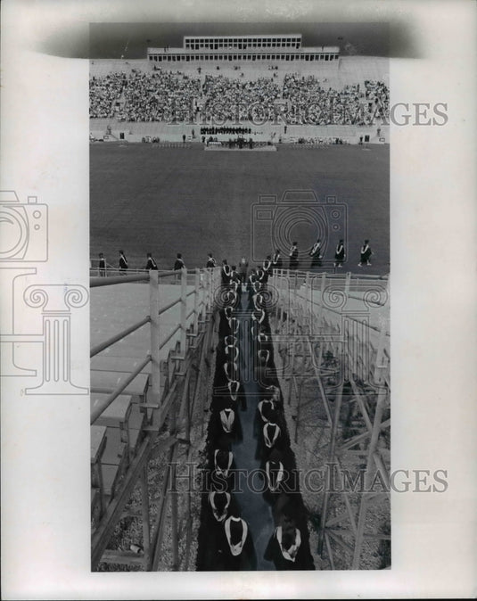 1970 Press Photo 1,600 Kent State University Students Receive Degrees at - Historic Images