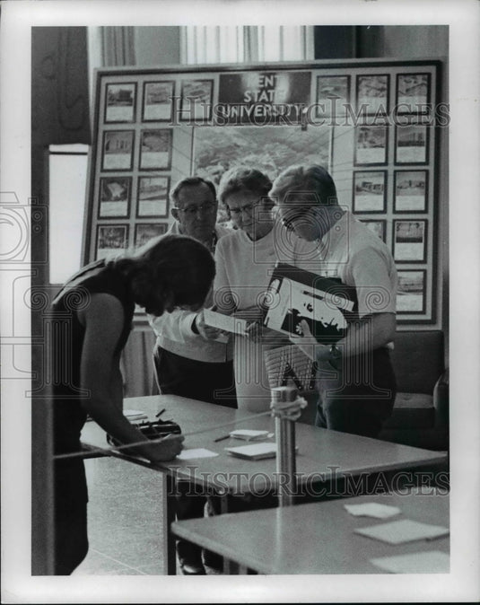 1970 Press Photo Mr. and Mrs. James Smalks and James, Kent State University - Historic Images