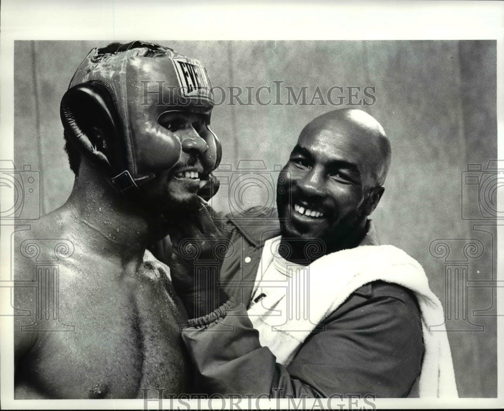 1985 Press Photo Ernie Shavers at training camp - cvb63253 - Historic Images