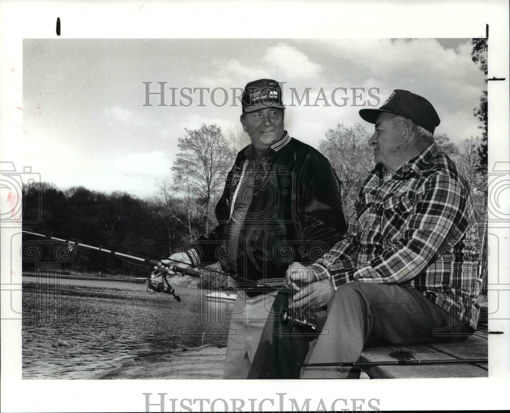 Press Photo Ellis Dennison and Al Kemper at Hinckley Lake - cvb63259 - Historic Images