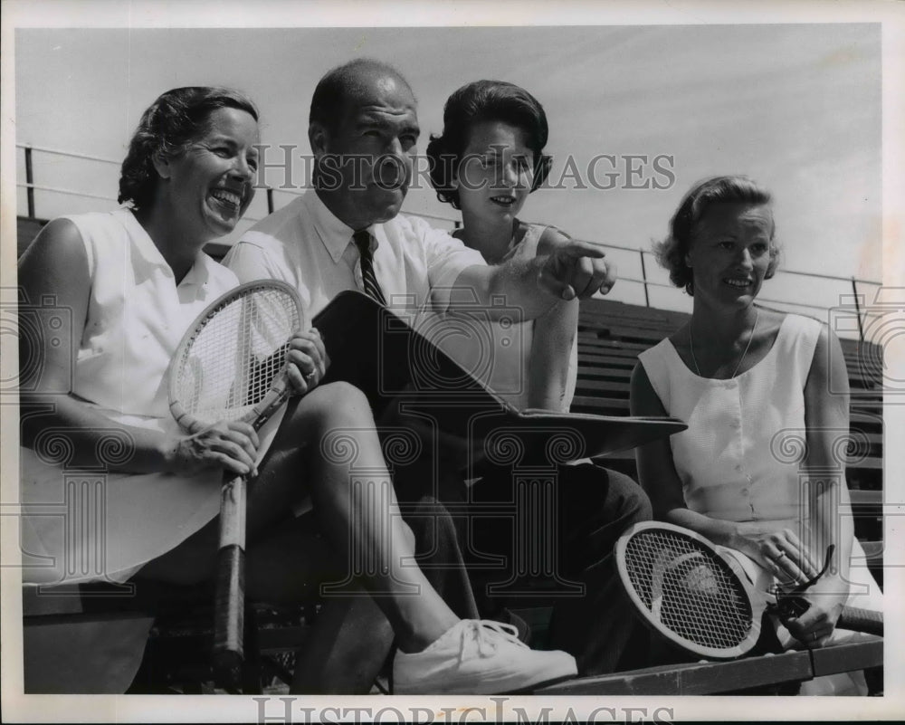 1967 Press Photo Bob Malaga - Mrs. Joseph E. Carrico & Mrs. Charles Kilroy, - Historic Images
