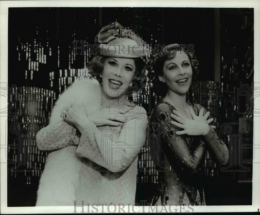 1986 Press Photo Dolores Gray and Gail Benedict in Scene from 42nd Street - Historic Images