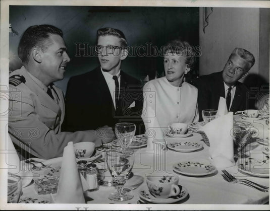 1963 Press Photo Otto Graham Scholarship, Jeff DuRocher, Mr.&Mrs. Rod DuRocher. - Historic Images