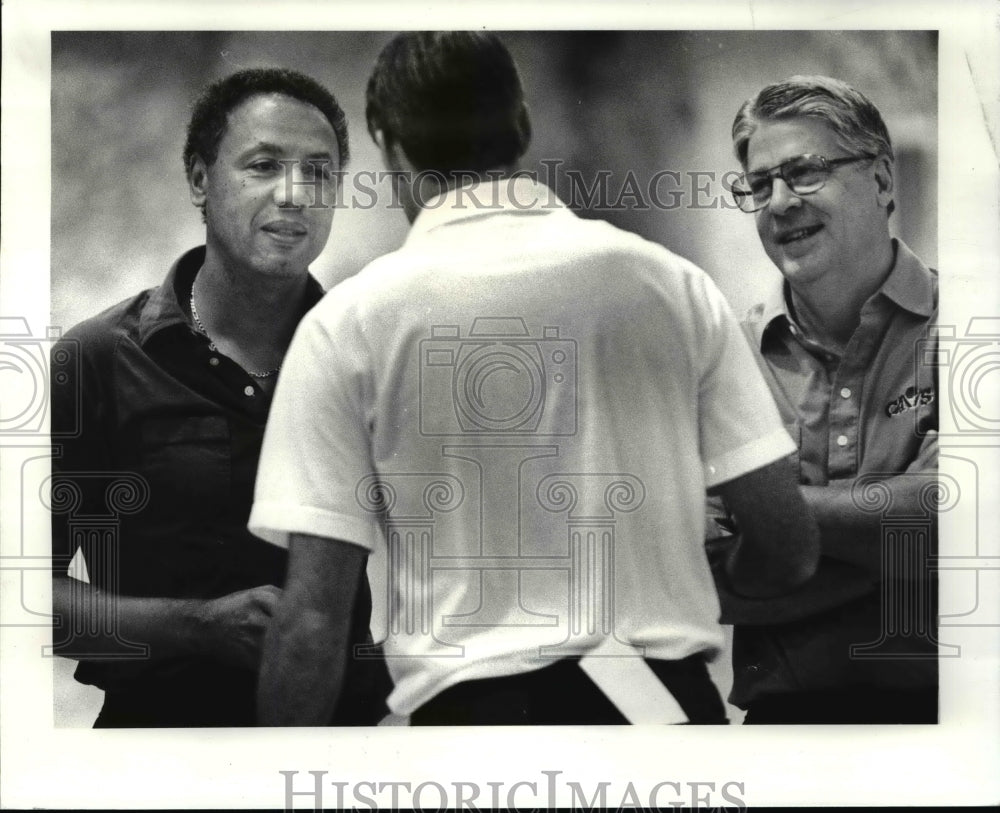 1987 Press Photo Lenny Wilkins with assistant coaches - Historic Images