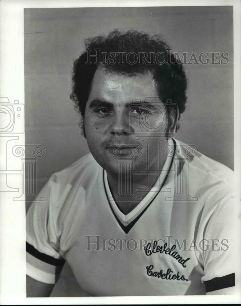 1981 Press Photo Trainer for Cavs Paul Spicuzza - Historic Images