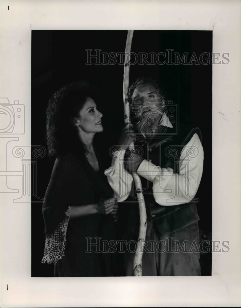 1988 Press Photo Man of La Mancha, Annette Cardona, Hall Linden - Historic Images