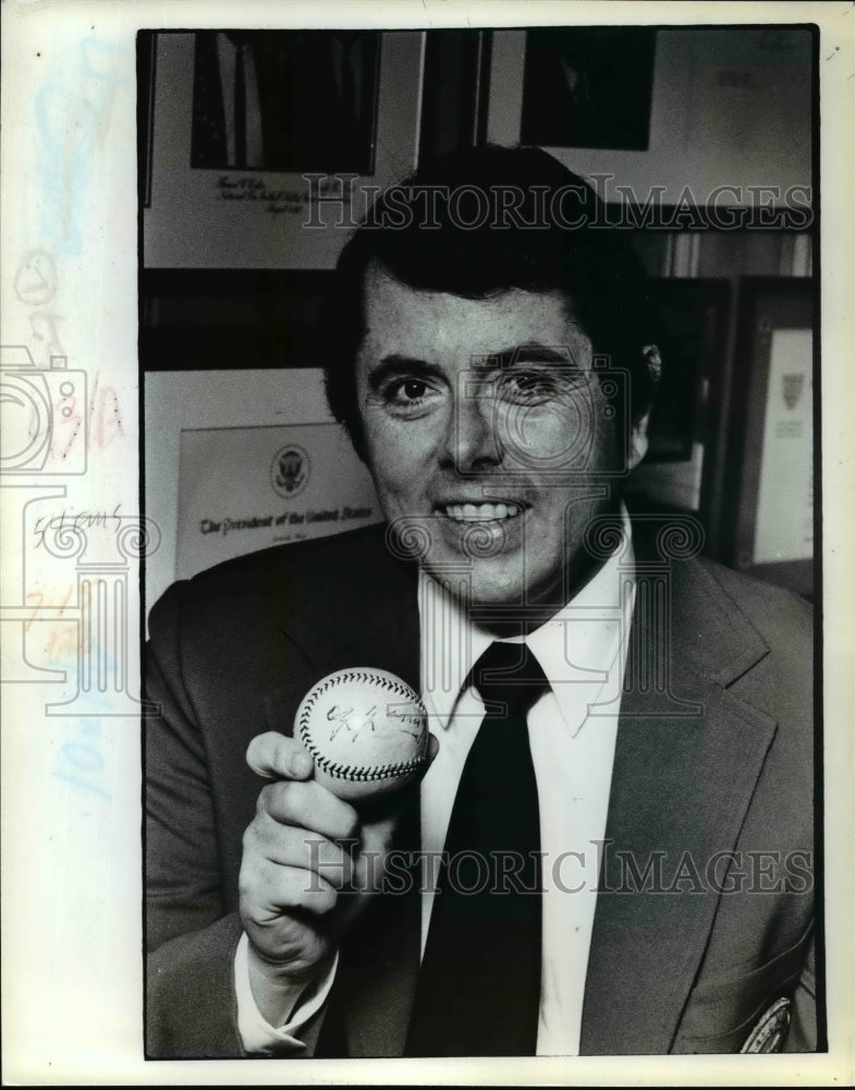 Press Photo Tom Eakin Holding a Ball Signed by Cy Young - Historic Images