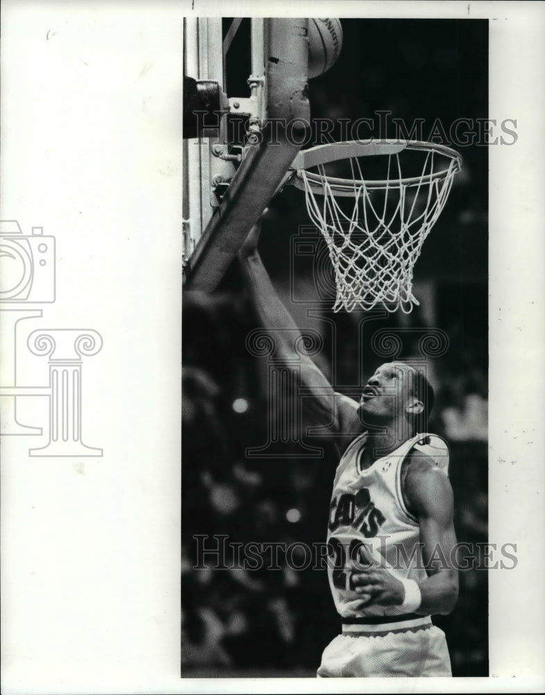 1989 Press Photo Cavaliers&#39; Larry Nance vs Bulls - Historic Images