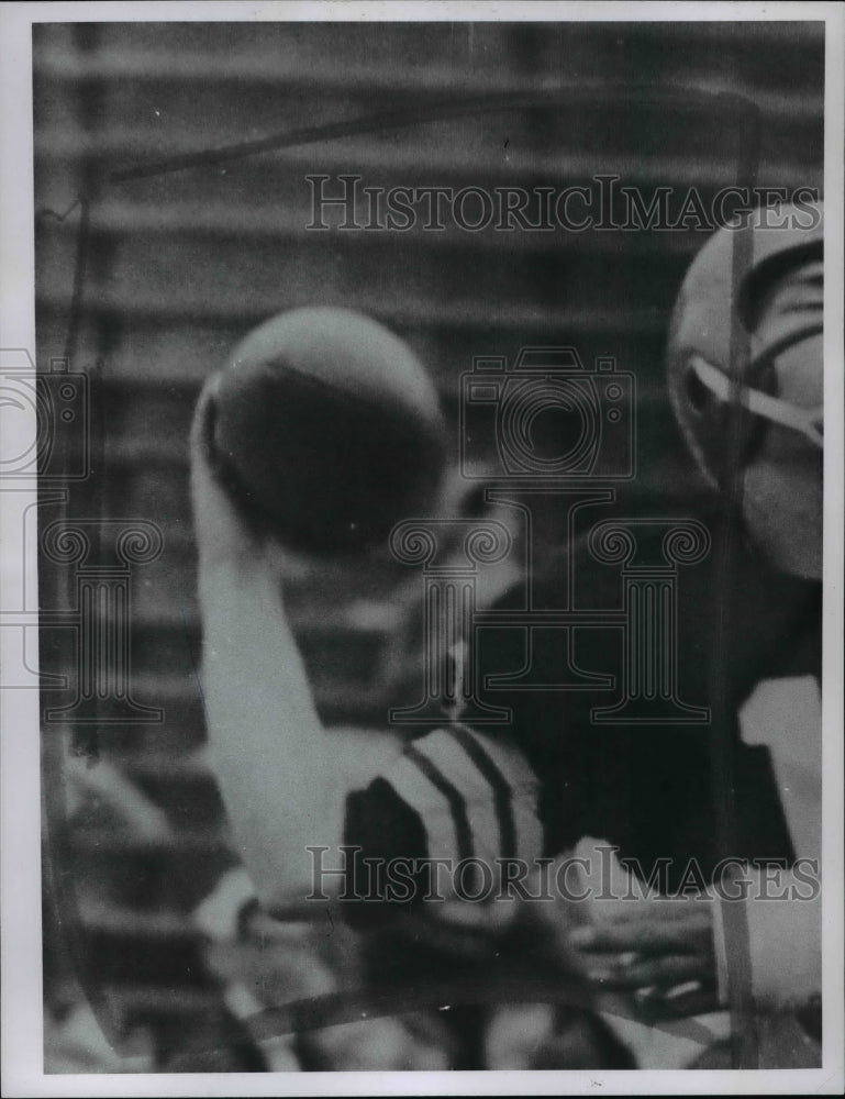 1966 Press Photo Frank Ryan, Elbow - cvb65160-Historic Images
