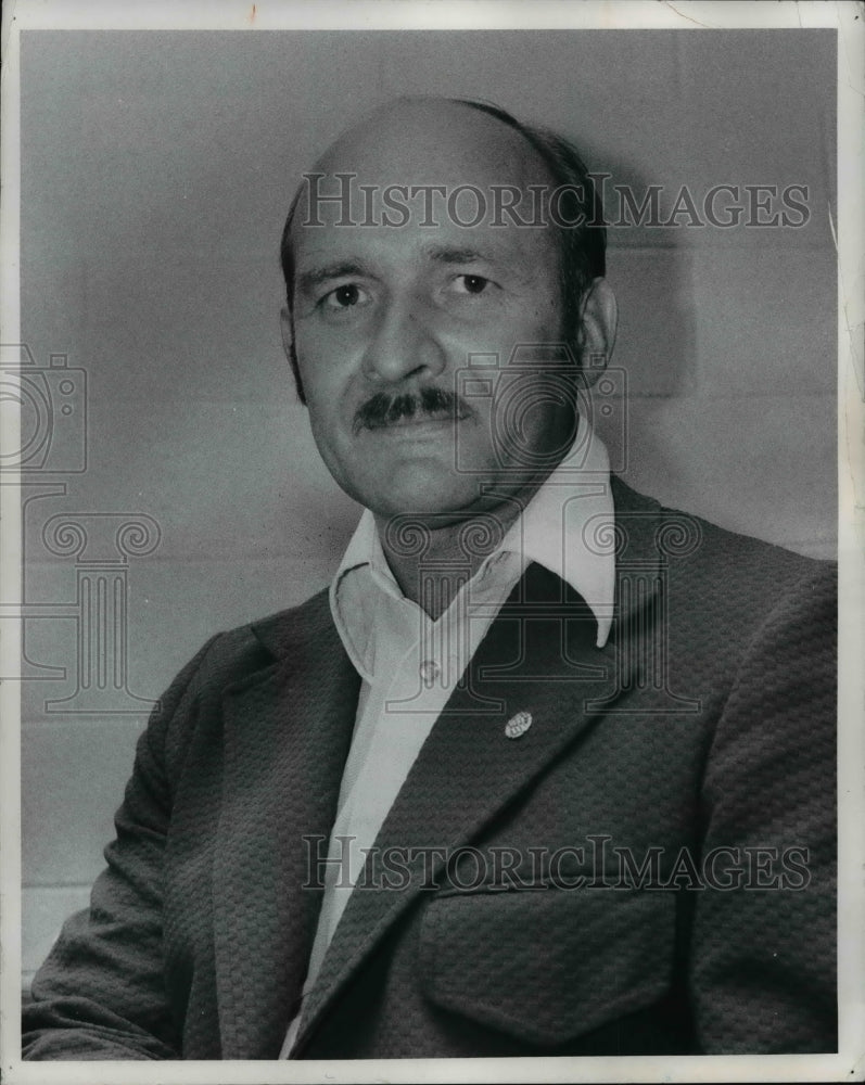 1974 Press Photo Gene Gibbons Wrestling Coach John Marshall HIgh. - cvb65329 - Historic Images