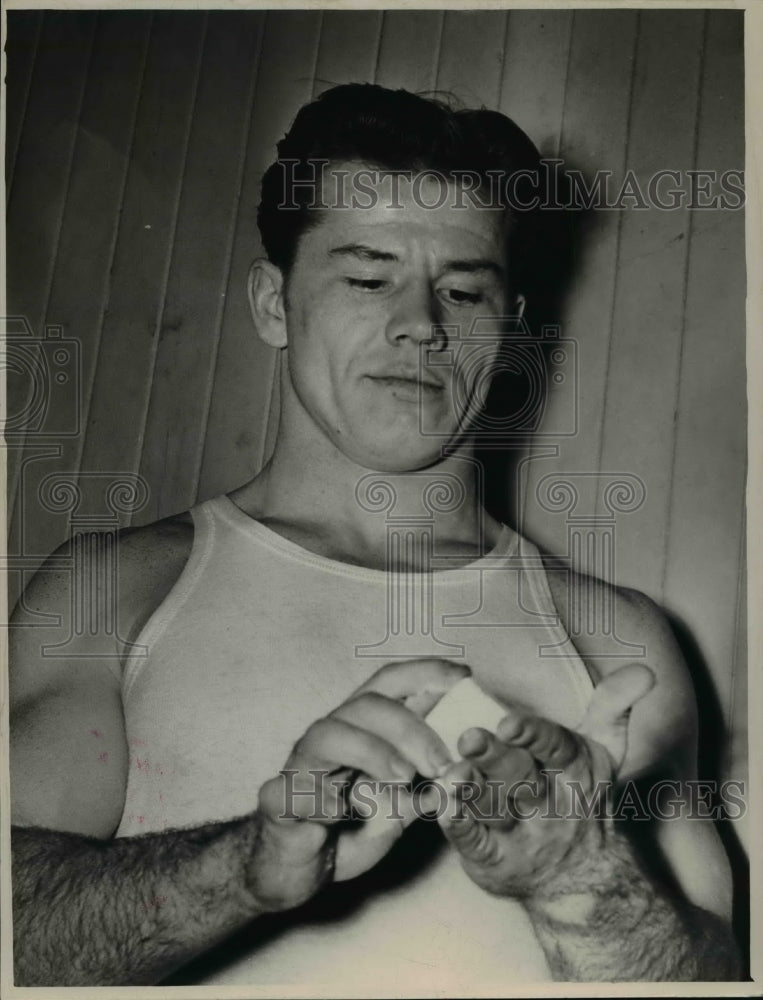 1949 Press Photo Gymnastics-Joe Kotys Kent State - cvb65353 - Historic Images