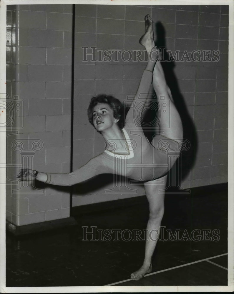 Press Photo Gymnast Betty Maycock - cvb65389 - Historic Images