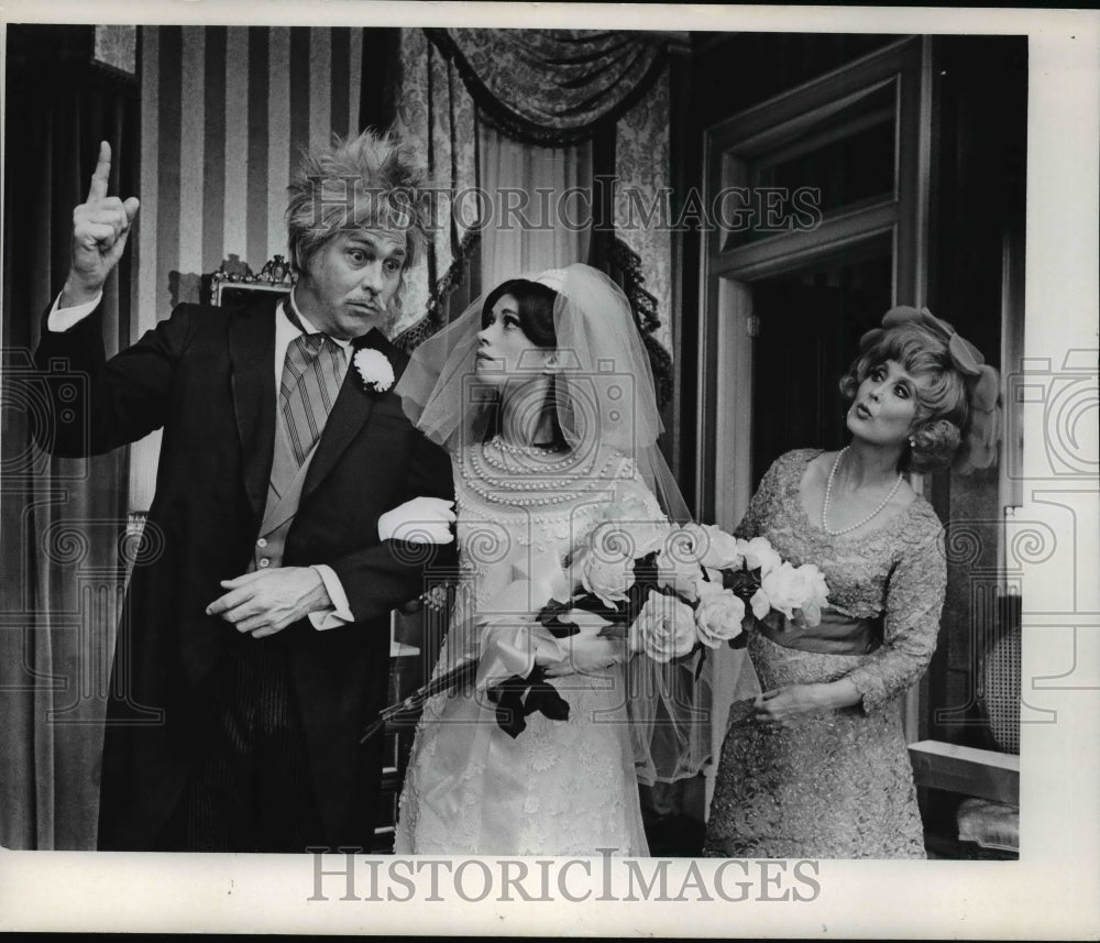 1969 Press Photo Howard Keel, Paulette Sinclair, Betty Garrett-Plaza Suite play- Historic Images