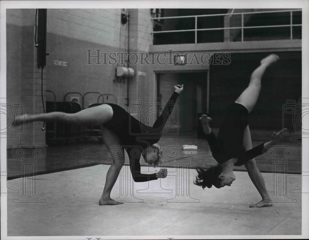 1965 Press Photo AAU Gymnastic Championship, Marie and Jackie Walther-Historic Images