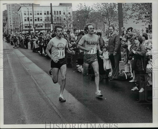 1978 Press Photo Garry Bjorklund (16) and Mike Slack (17) finish in a ...