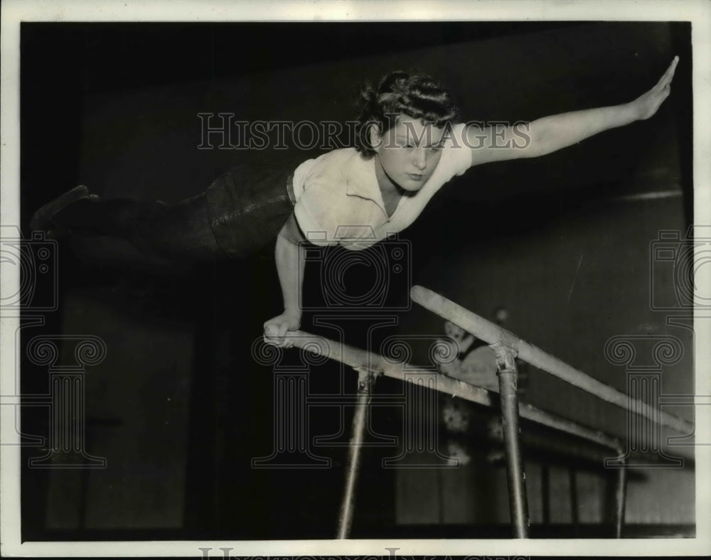 1936 Press Photo Jennie Caputa- champion gymnast of the National Turners Assoc. - Historic Images