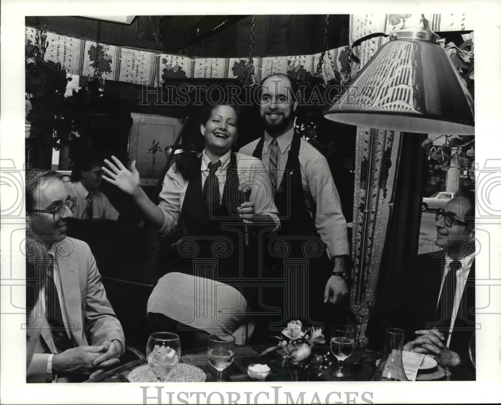 1985 Press Photo Suzan Filbert and Mick Houlihan at the Sweetwater Cafe - Historic Images